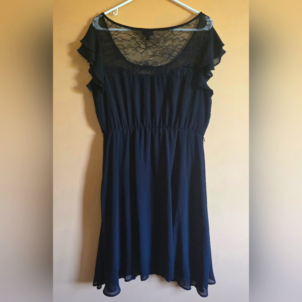 Torrid dress w/ lace accent,  size 0 - Picture 4 of 6